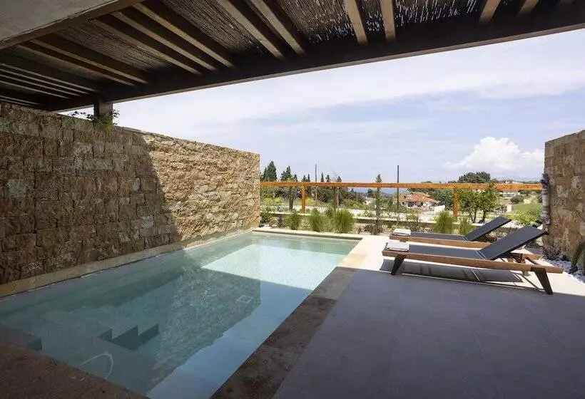 Hotelli Pnoes Luxury Suites