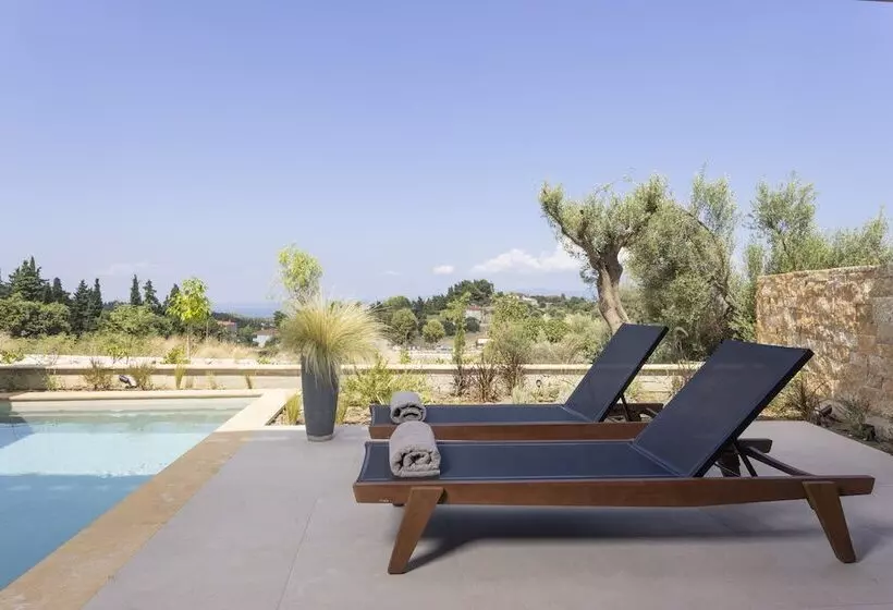 Hotelli Pnoes Luxury Suites