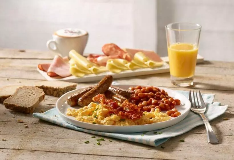 Hotelli Premier Inn Wiesbaden City Centre