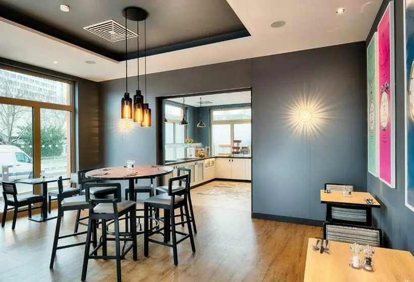 Hotelli Premier Inn Wiesbaden City Centre