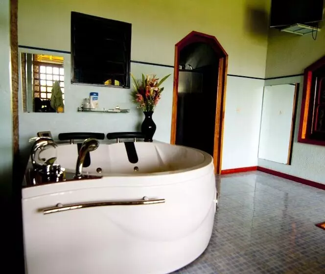 هتل Hôtel Clos Des Limbas