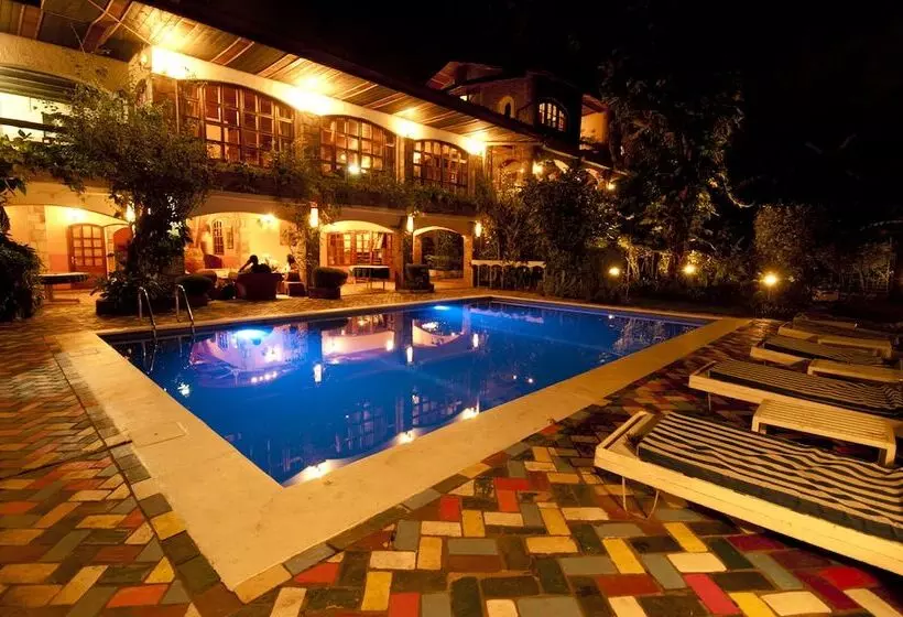 هتل Hôtel Clos Des Limbas