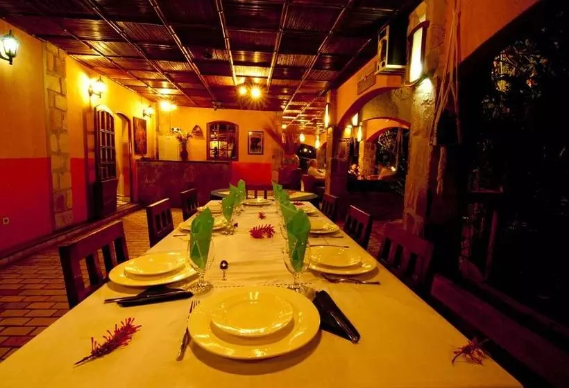 هتل Hôtel Clos Des Limbas