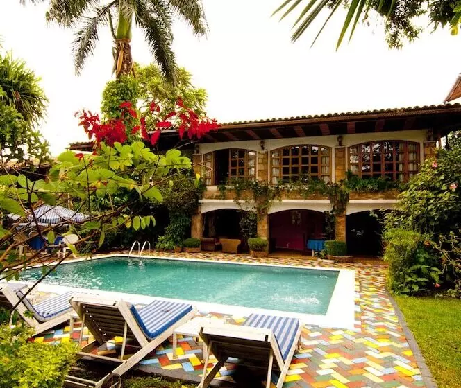 هتل Hôtel Clos Des Limbas