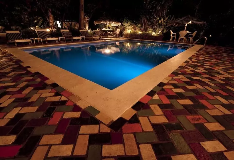 هتل Hôtel Clos Des Limbas