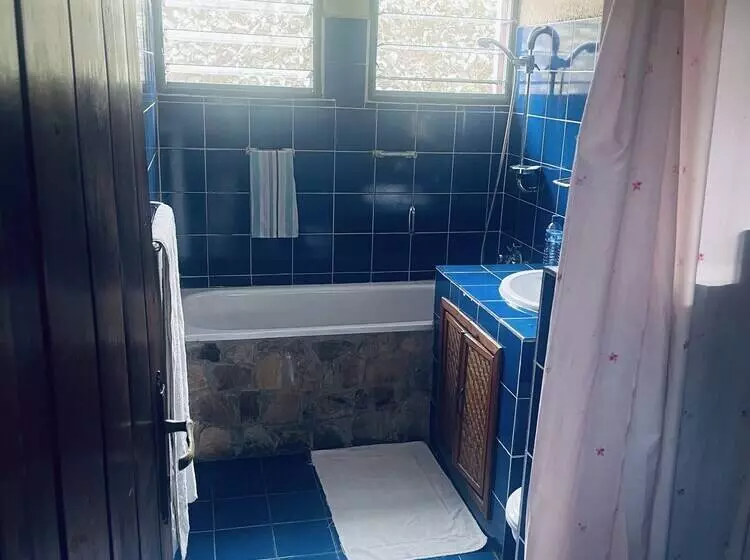 هتل Hôtel Clos Des Limbas