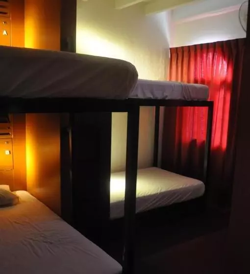 Red Inn Court   Hostel