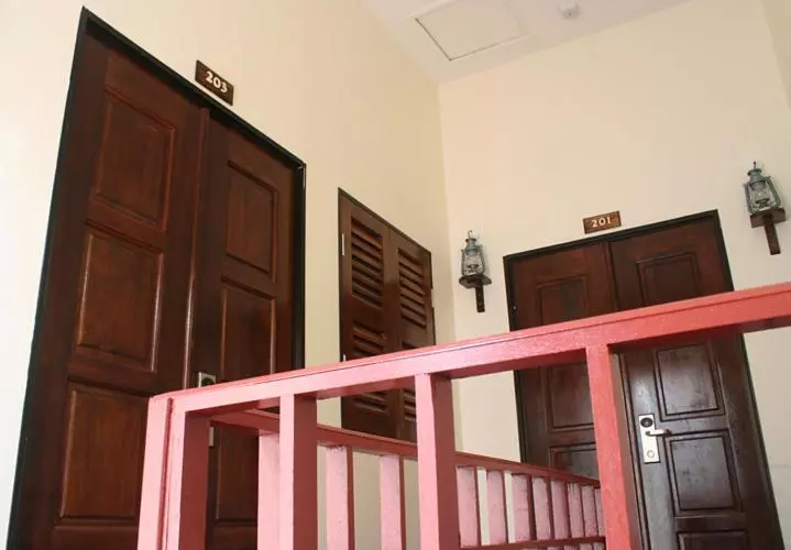 Red Inn Court   Hostel