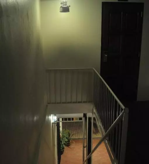 Red Inn Court   Hostel