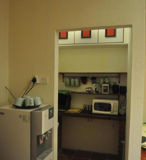 Red Inn Court   Hostel