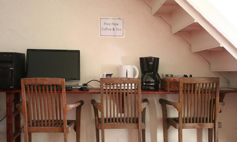 Red Inn Court   Hostel