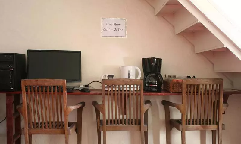 Red Inn Court   Hostel