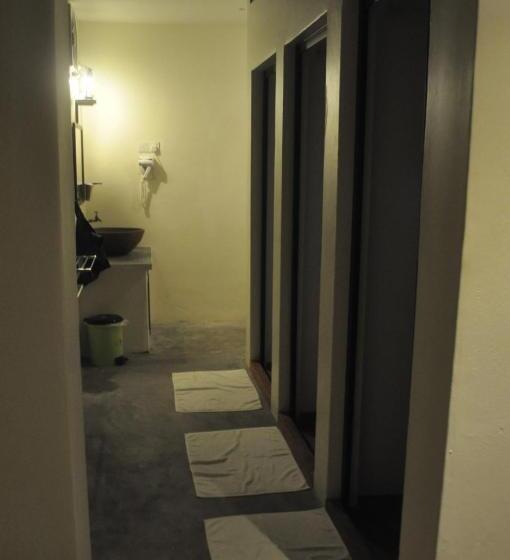 Red Inn Court   Hostel