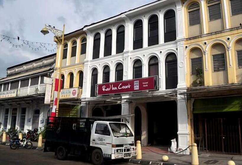 Red Inn Court   Hostel