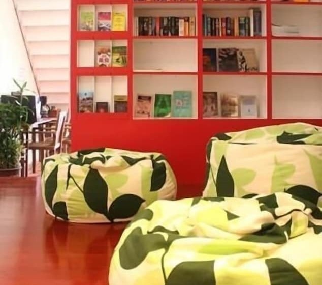 Red Inn Court   Hostel