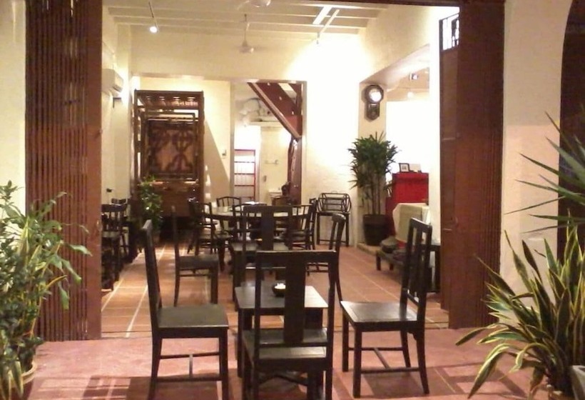 Red Inn Court   Hostel