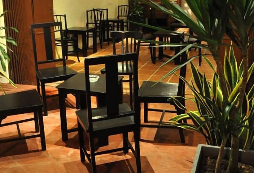 Red Inn Court   Hostel