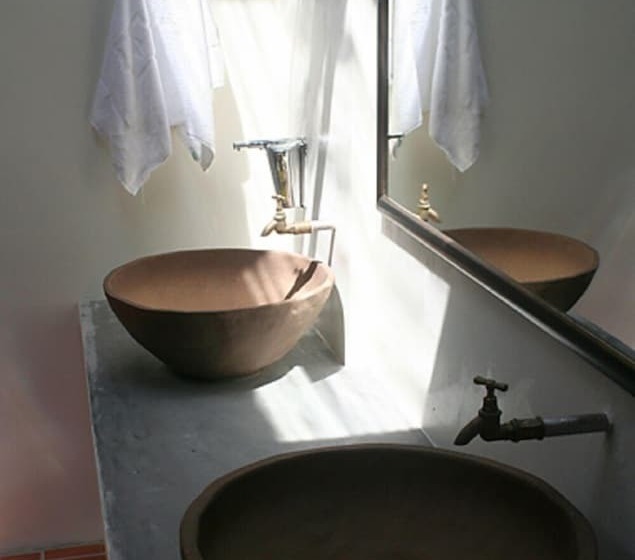 Red Inn Court   Hostel