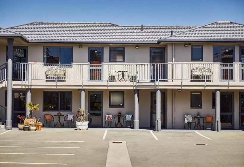 Blenheim Palms Motel