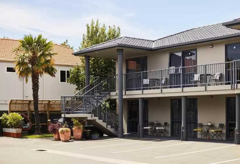 Blenheim Palms Motel