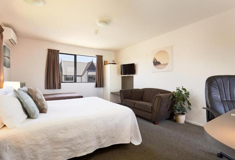 Blenheim Palms Motel