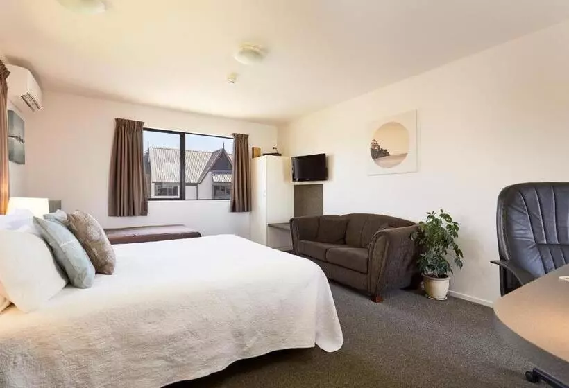 Blenheim Palms Motel