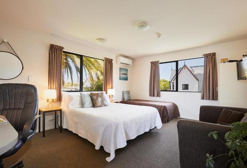 Blenheim Palms Motel