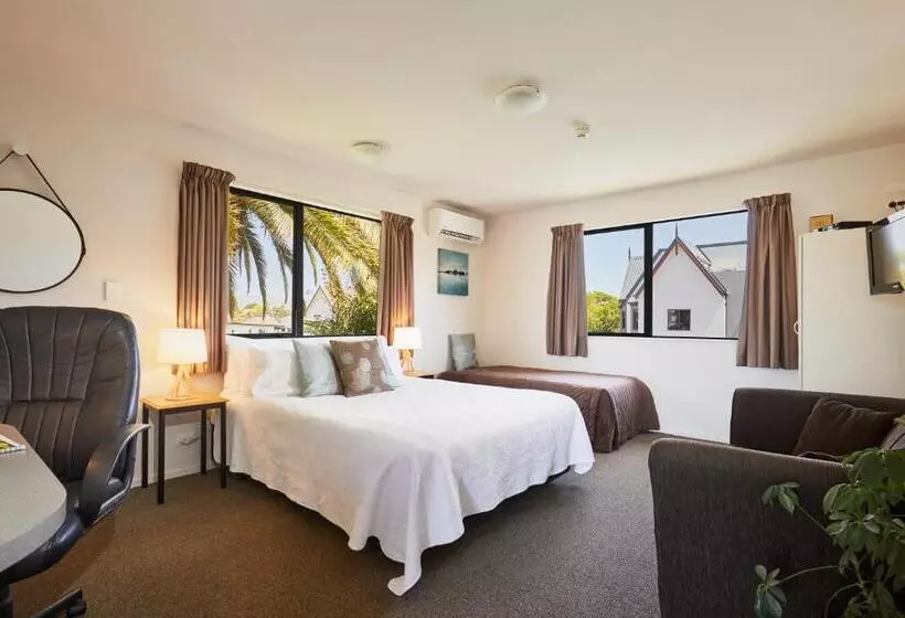 Blenheim Palms Motel