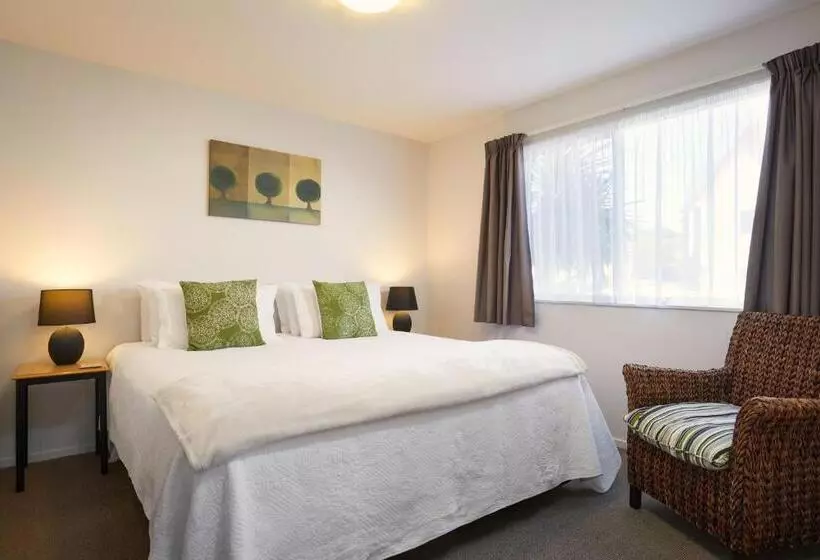 Blenheim Palms Motel