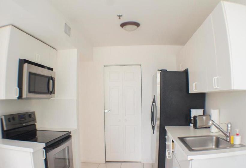 Collins Apartments By Design Suites Miami