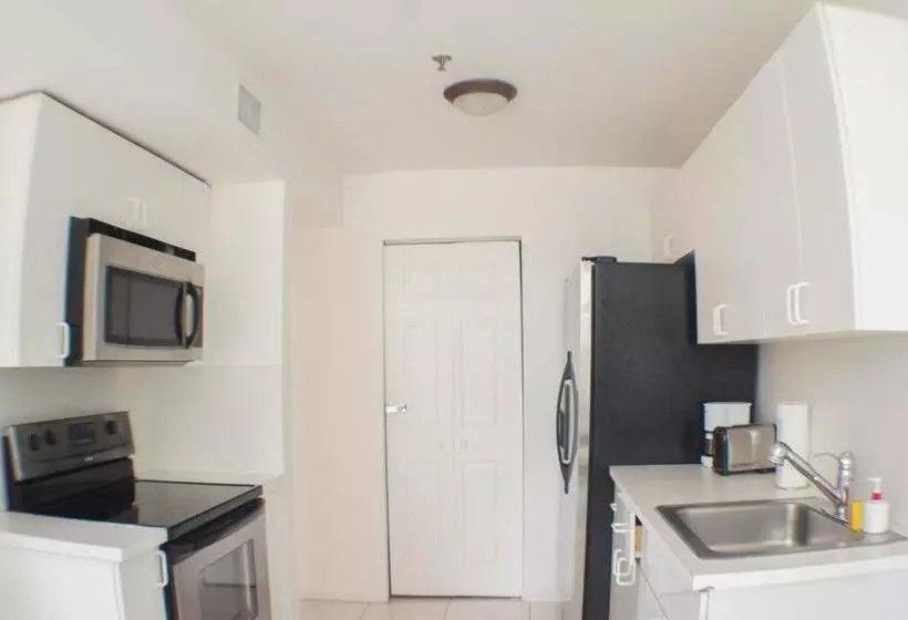 Collins Apartments By Design Suites Miami