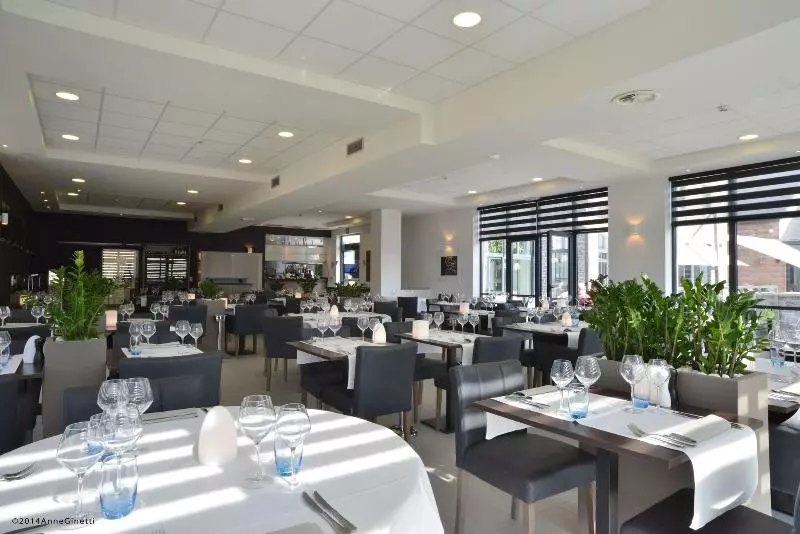 هتل Azur En Ardenne