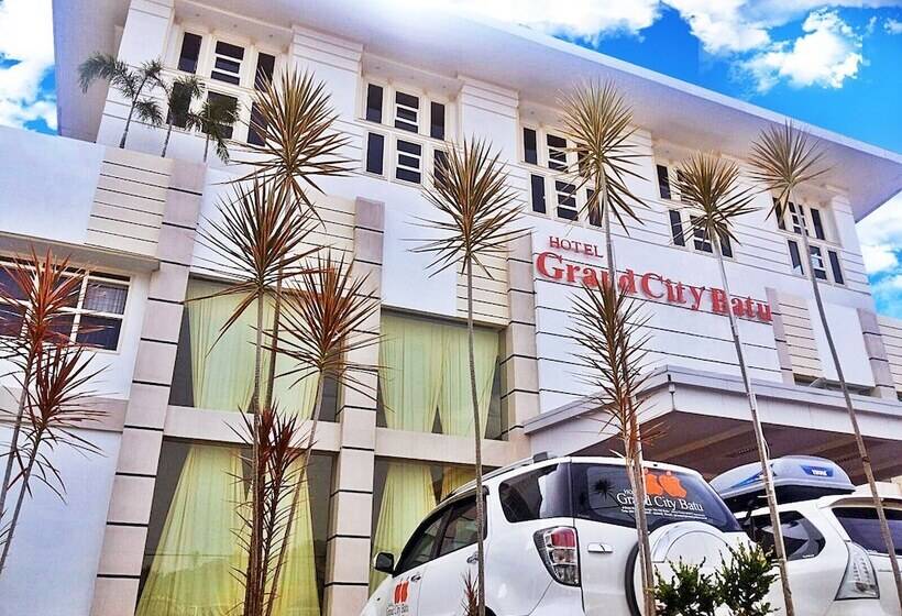 Отель Grand City  Batu