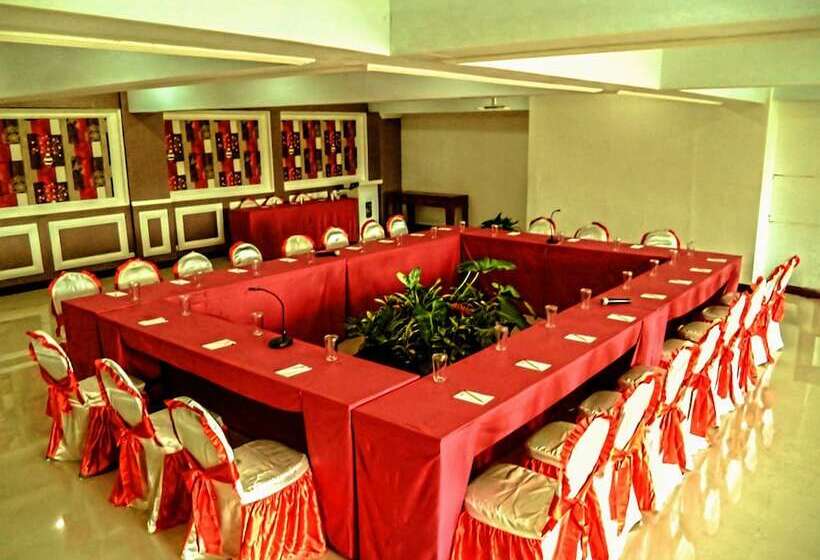 Отель Grand City  Batu