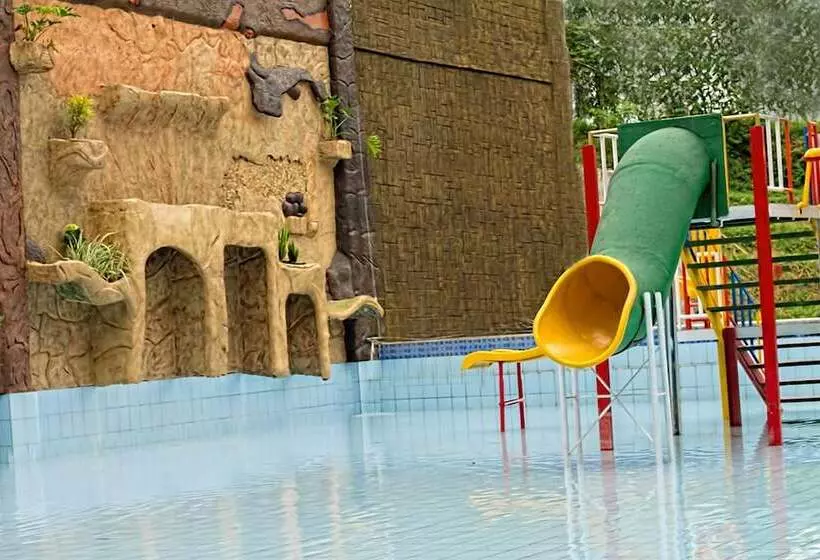 ホテル Grand City Batu