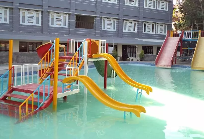 ホテル Grand City Batu