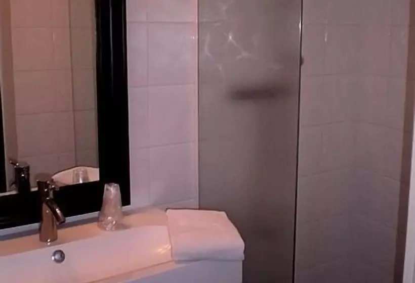 Отель Le Relais De Saint Julien