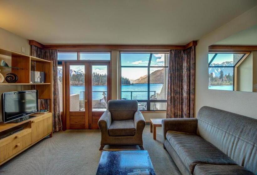 Lakefront Apartments,18 Lake Esplanade Road