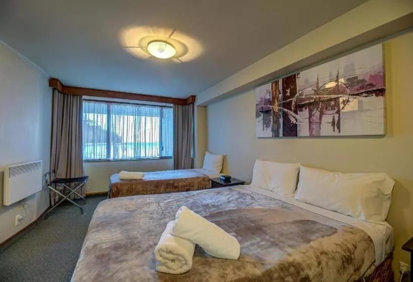 Lakefront Apartments,18 Lake Esplanade Road