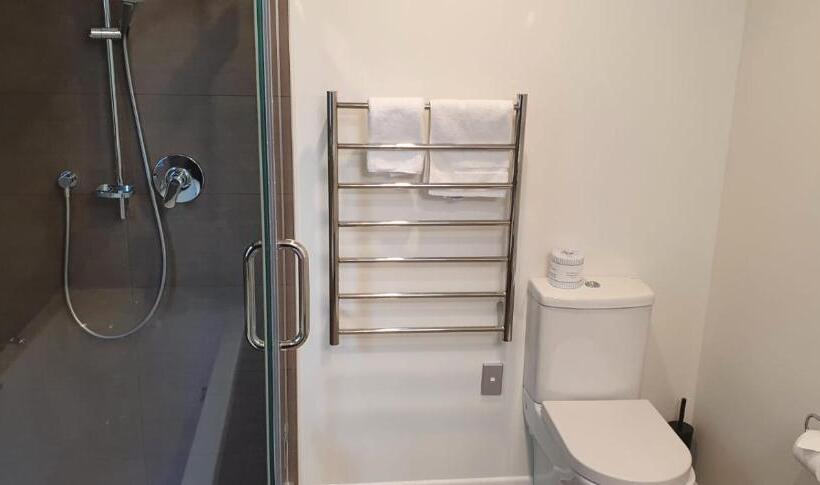 Lakefront Apartments,18 Lake Esplanade Road