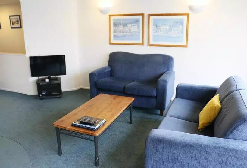 Lakefront Apartments,18 Lake Esplanade Road