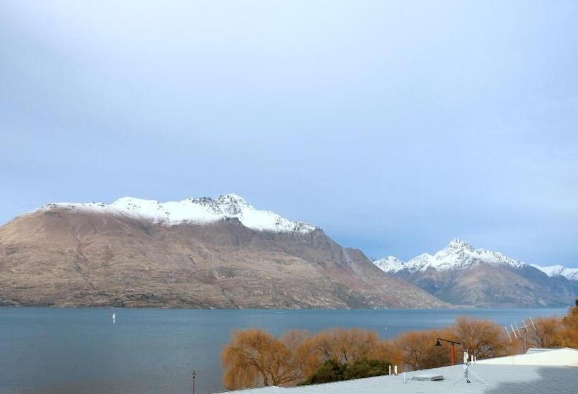 Lakefront Apartments,18 Lake Esplanade Road