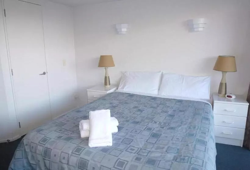 Lakefront Apartments,18 Lake Esplanade Road