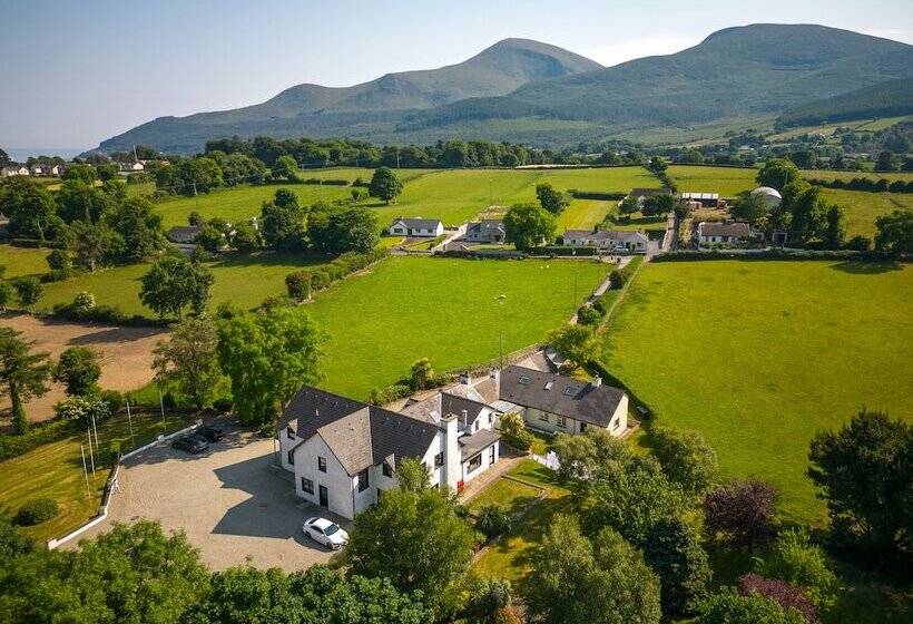 ペンション The Briers Country House