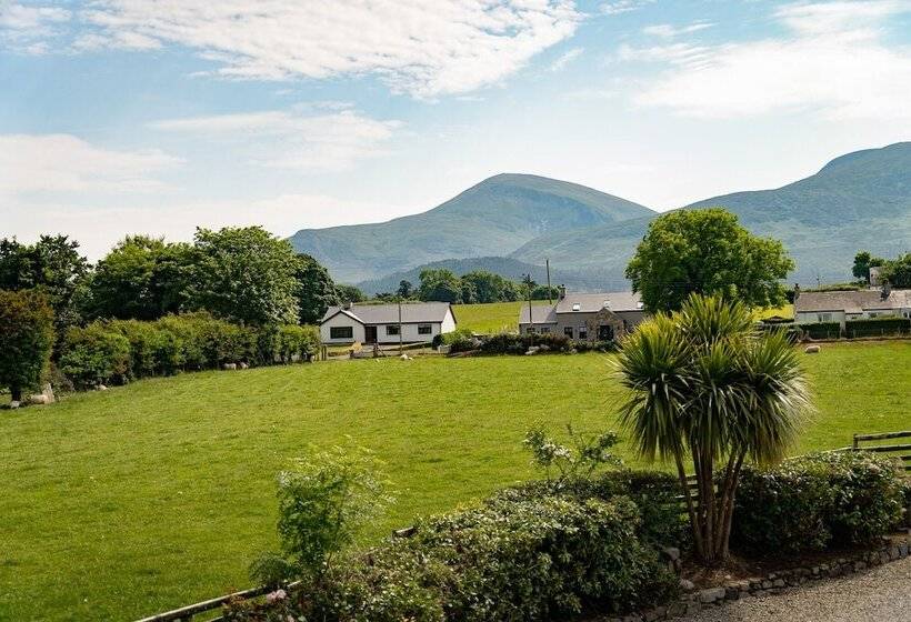 ペンション The Briers Country House