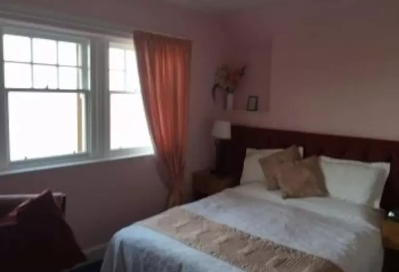 펜션 The Burlington Guest House & Restaurant