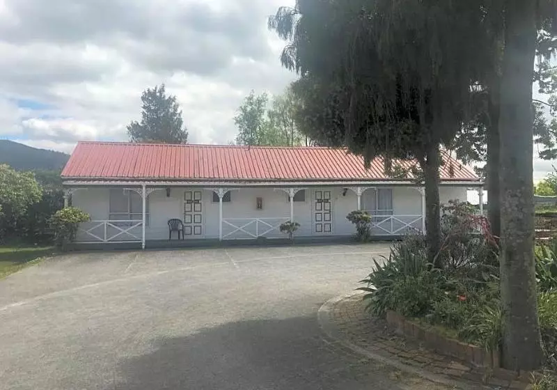 Utuhina Hot Springs Lodge