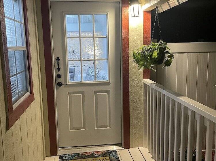 مبيت وإفطار The Tiny Cottage In The Springs