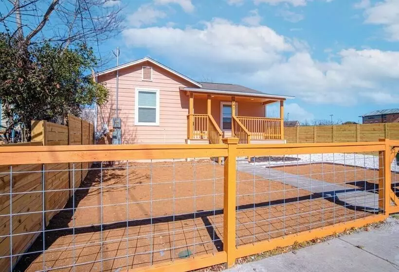 مسافرخانه Adorable 2br Guesthouse Close To Riverwalk And Dt