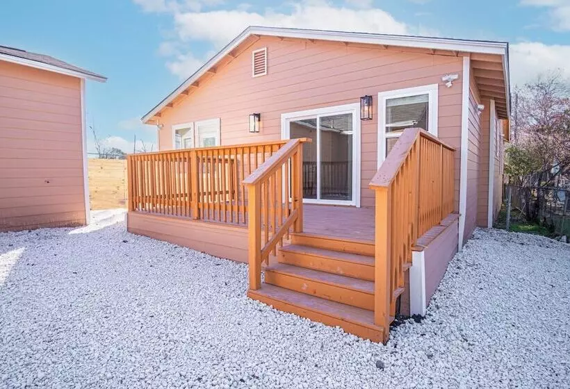 مسافرخانه Adorable 2br Guesthouse Close To Riverwalk And Dt